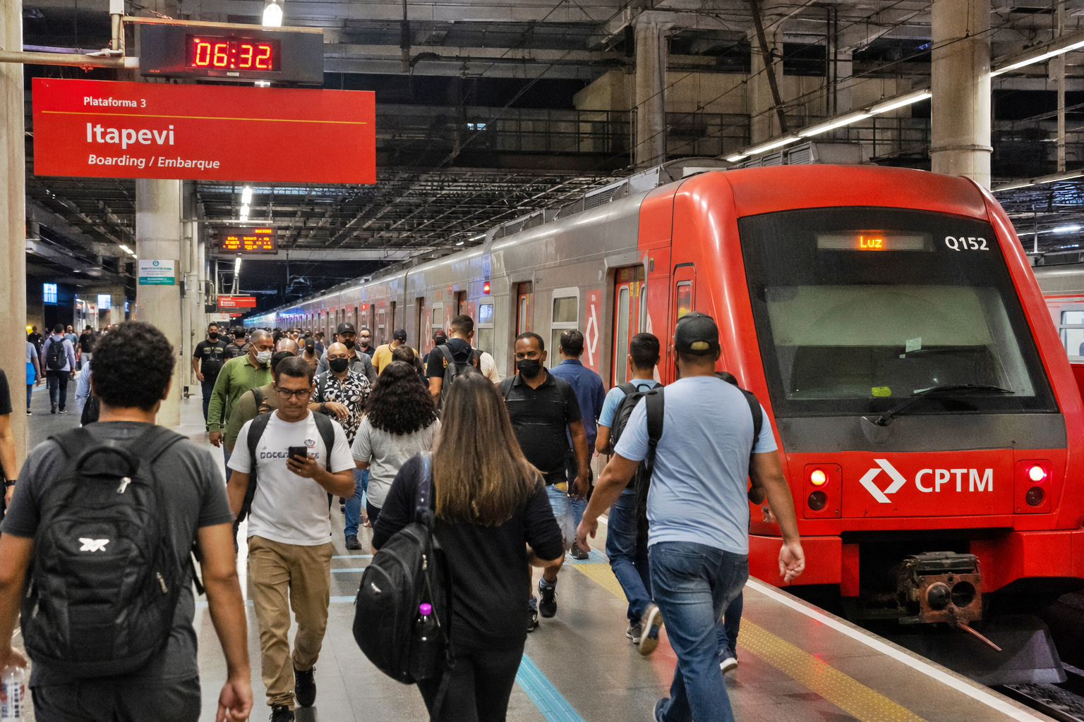 Linhas de trem voltam a operar após falha e incêndio
